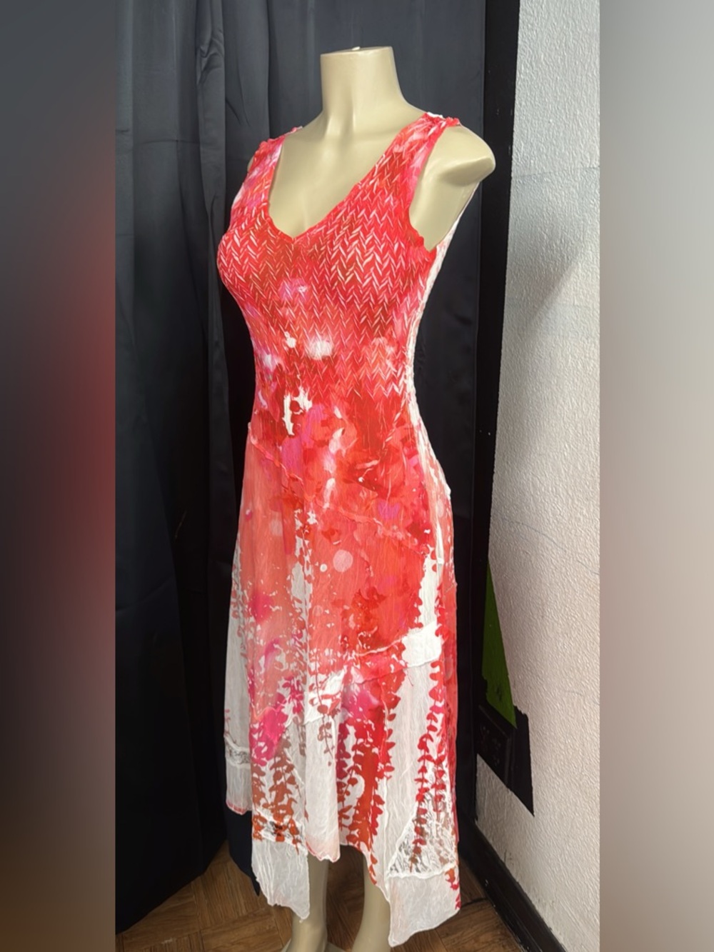 Komarov dress 
Polyester 
Hand wash 
New